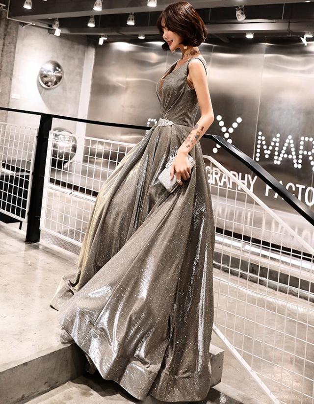 グリッター Vネック イブニングドレス ドレス パーティードレス ロング ロング丈 袖なし ノースリーブ Aライン 切り替えデザイン ハイウエスト かわいい 大人可愛い きれいめ 大人 上品 おしゃれ お洒落 大人女子 セクシー 主役級 存在感 エレガント ゴージャス 華やか ラメ 1_16