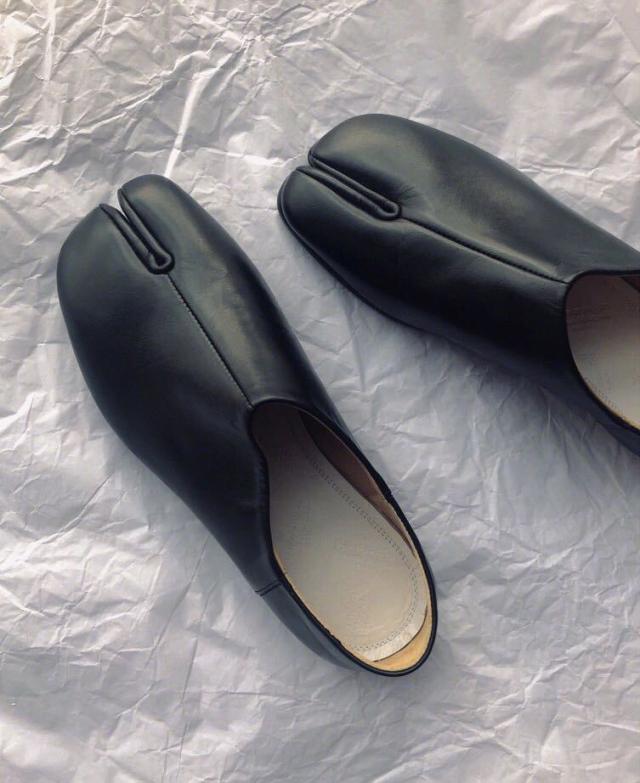 足袋シューズ フラットシューズ 靴 くつ クツ シューズ ぺたんこシューズ 革靴 ローヒール フラット ぺたんこ スクエアトゥ 歩きやすい 履きやすい 革 牛革 レザー シンプル カジュアル 大人 おしゃれ お洒落 個性的 無地 春 夏 秋 冬 20代 30代 レディース 通勤 通学 デート