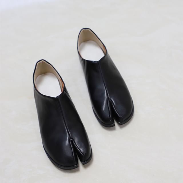 シューズ レディースシューズ 足袋 革靴 ペタンコ靴 フラットシューズ ぺたんこ リラックス 履きやすい かわいい 大人可愛い きれいめ シンプル カジュアル おしゃれ ラブリー キュート 個性的 存在感 無地 秋 冬 10代 20代 30代 40代 50代 60代 通勤 通学 デート お出かけ 足袋シューズ フラットシューズ 靴 くつ クツ シューズ ぺたんこ