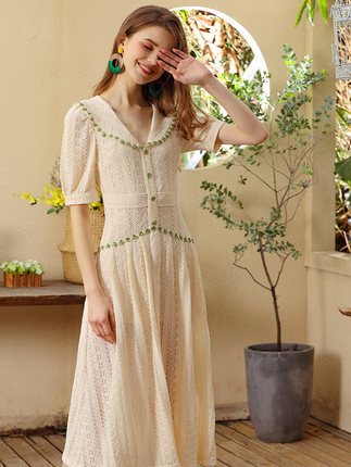 ワンピース レディース カジュアル 総レース ドレス 膝丈 袖あり 半袖 パフスリーブ Vネック 襟付き Aライン 透け感 大人 可愛い シンプル 上品 おしゃれ 女子力 こなれ感 ラブリー キュート ガーリー フェミニン 個性的 無地 学生 休日 お出かけ デート 夏 ゆったり ワンピース レディース カジュアル 総レース ドレス 膝丈 袖あり 半袖