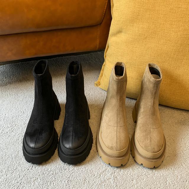 厚底 スエード ショートブーツ シューズ 靴 くつ クツ ブーツ 4.5cmヒール ラウンドトゥ 歩きやすい 走れる 裏起毛 暖かい スウェード かわいい 大人可愛い シンプル カジュアル 大人 おしゃれ お洒落 無地 秋 冬 10代 20代 30代 レディース 通勤 学生 通学 デート お出かけ 厚底 スエード ショートブーツ シューズ 靴 くつ クツ ブーツ 4.5cm