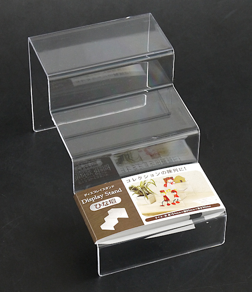 ディスプレイスタンド ひな壇タイプ 15.4×9×高さ9cm (100円ショップ
