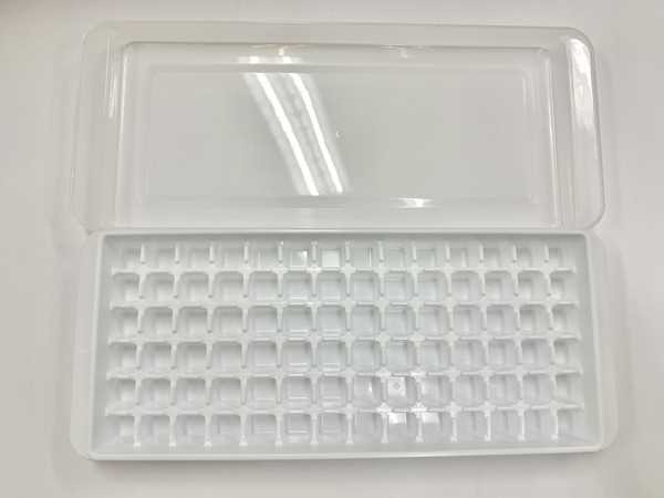 見事な創造力 84個取 クラッシュ氷 製氷皿 フタ付 (100円ショップ ゆきポン アイドル