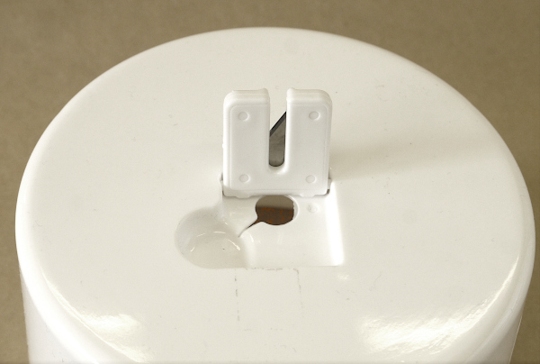 カッター付ヒモ収納ケース ホワイト 13.8×13.5×高さ8.9cm (100円