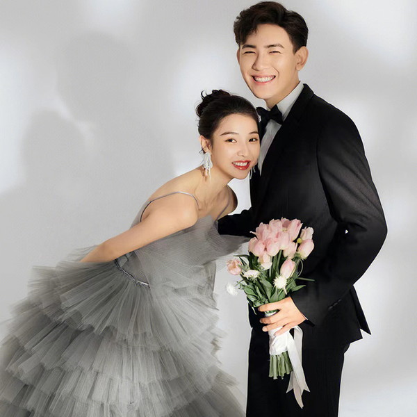 ウェディングドレス ウエディングドレス グレー 灰色 前撮り ドレス カラードレス 演奏会 二次会 花嫁 ロング 前撮りドレス オフショル 花嫁 かわいい 二次会 オフショルダー 結婚式 ドレス 花嫁 ティアード キャミソール 春 夏 秋 冬 ウェディングドレス ウエディングドレス グレー 灰色 前撮り ドレス