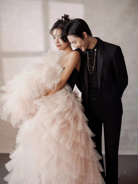 カラードレス ブラック&ピンクの配色 大きい ウェディングドレス