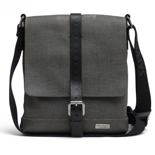 ○フェラガモ Salvatore Ferragamo PVCコーティングキャンバス 牛革 ショルダーバッグ FZ-24 9335 フラップ式 メンズ 【中古】 中古