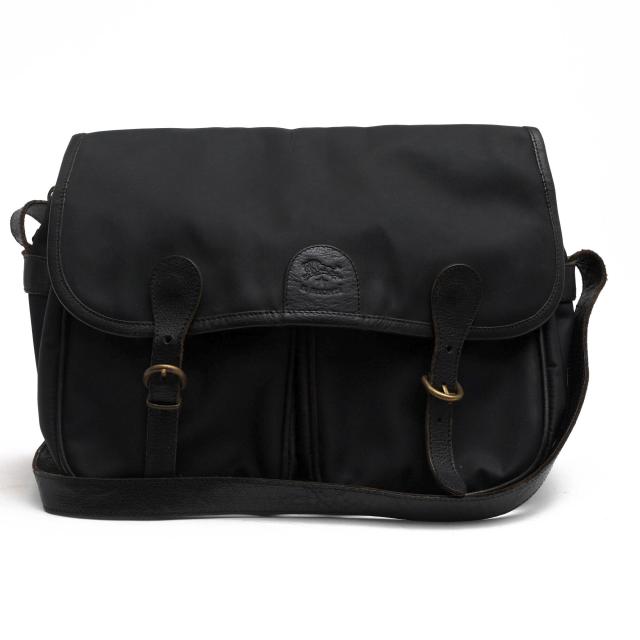 ○イルビゾンテ IL BISONTE ナイロンツイル 牛革 ショルダーバッグ A4サイズ収納可 メッセンジャーバッグ ユニセックス 男女兼用   中古の通販は 17,899円