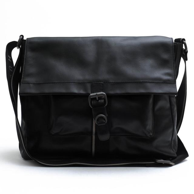 ○ヒューゴボス HUGO BOSS 牛革 カーフ ショルダーバッグ メッセンジャーバッグ メンズ 【中古】 中古の通販は 35,402円