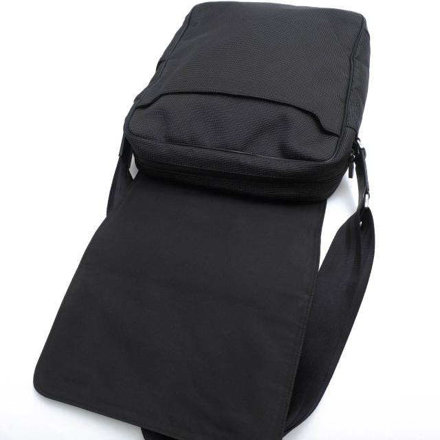 ○ダンヒル Dunhill 一部牛革 カーフ ショルダーバッグ L3L160A AVORITIES アボリティーズ フラップ式 メッセンジャーバッグ メン  中古 ○ダンヒル Dunhill 一部牛革 カーフ ショルダーバッグ L3L160A