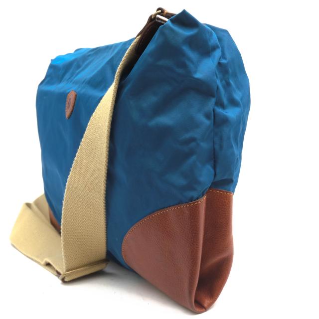 ○フェリージ Felisi Angolo Morbidoシリーズ 伊リモンタ社ナイロン バケッタレザー 牛革 ショルダーバッグ 12/35/DS+NK シボ革 シ 中古