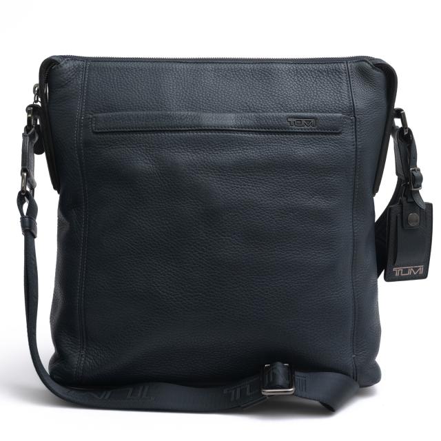 ○トゥミ TUMI 牛革 カウハイド ショルダーバッグ 68602NVY CENTRO VENEZIA CROSSBODY ベネツィア クロスボディ クロスボディバッ  中古