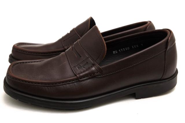 ○フェラガモ Salvatore Ferragamo 牛革 カーフ ローファー MS 17320 マッケイ製法 スリッポン モカシン メンズ 【中古】 中古