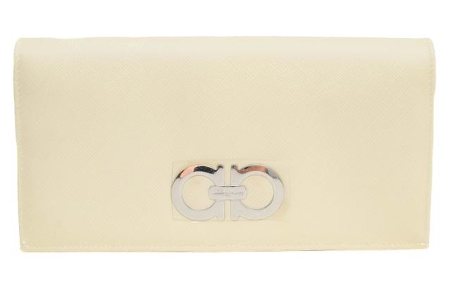 ○フェラガモ Salvatore Ferragamo 牛革 カーフ 長財布 JP-22-7698 MAGNOLIA PEBBLE CALF ガンチーニ 小銭入れあり 二つ折り レデ  中古