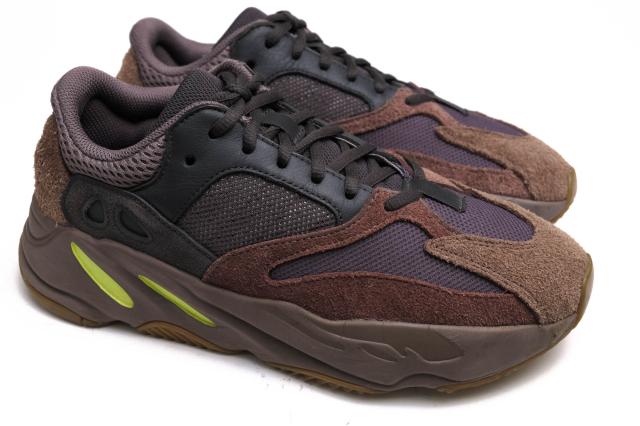 ○イージー YEEZY adidas アディダス by KANYE WEST カニエ ウェスト ローカットスニーカー EE9614 YEEZY BOOST 700 Mauve イージ 中古