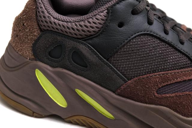 ○イージー YEEZY adidas アディダス by KANYE WEST カニエ ウェスト ローカットスニーカー EE9614 YEEZY BOOST 700 Mauve イージ 中古