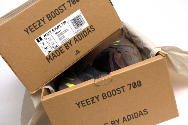 ○イージー YEEZY adidas アディダス by KANYE WEST カニエ ウェスト ローカットスニーカー EE9614 YEEZY BOOST 700 Mauve イージ 中古