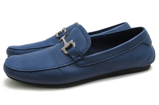 ○フェラガモ Salvatore Ferragamo カウハイドシュリンク 牛革 ドライビングシューズ ZM29859 ガンチーニ金具 スリッポン モカシン 中古