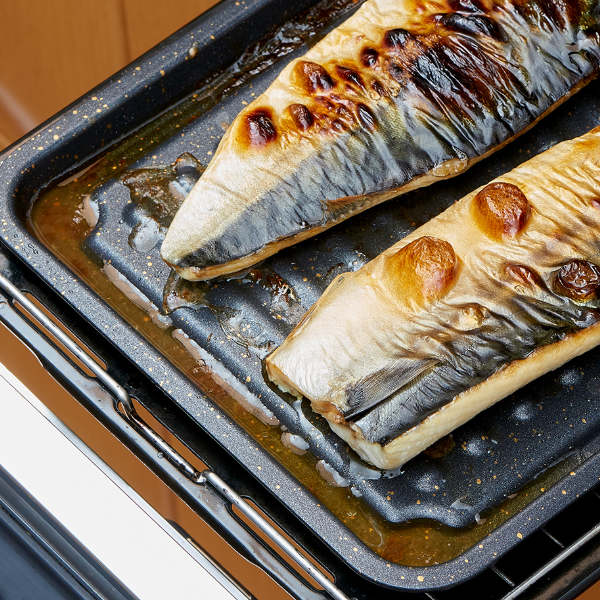 魚焼きトレー グリル専用 ワイド マーブル加工 グリルのお手入れ簡単魚焼きトレー （ グリルトレー 万能トレー 魚焼きグリル 波型トレー 魚焼きトレイ グリル料理 グリルパン マーブルコート 調理 料理 魚焼き器 ）
