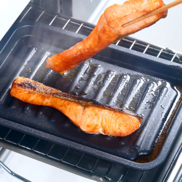 魚焼きトレー グリル専用 ワイド マーブル加工 グリルのお手入れ簡単魚焼きトレー （ グリルトレー 万能トレー 魚焼きグリル 波型トレー 魚焼きトレイ グリル料理 グリルパン マーブルコート 調理 料理 魚焼き器 ）