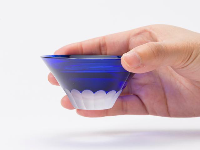 杯 富士江戸切子 （ 60ml 2個セット ガラス お猪口 おちょこ 御猪口 ぐい呑み 酒器 酒 日本酒 日本製 ペアセット 富士山モチーフ 伝統工芸 おしゃれ 上品 高級感 和モダン 縁起物 ）_2