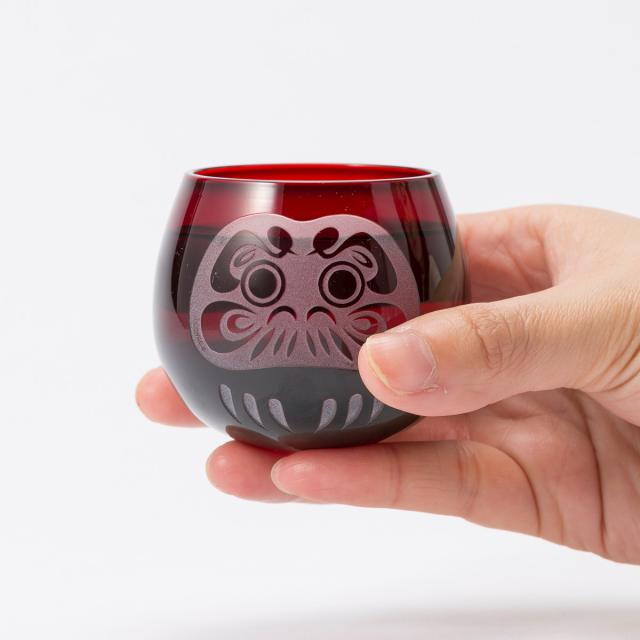 杯 江戸硝子 ぐい呑みだるま （ ガラス ダルマ お猪口 おちょこ 御猪口 ぐい呑み 酒器 酒 日本酒 小鉢 珍味入れ 日本製 だるまモチーフ 縁起物 おしゃれ 和モダン 伝統工芸 かわいい ユニーク ）