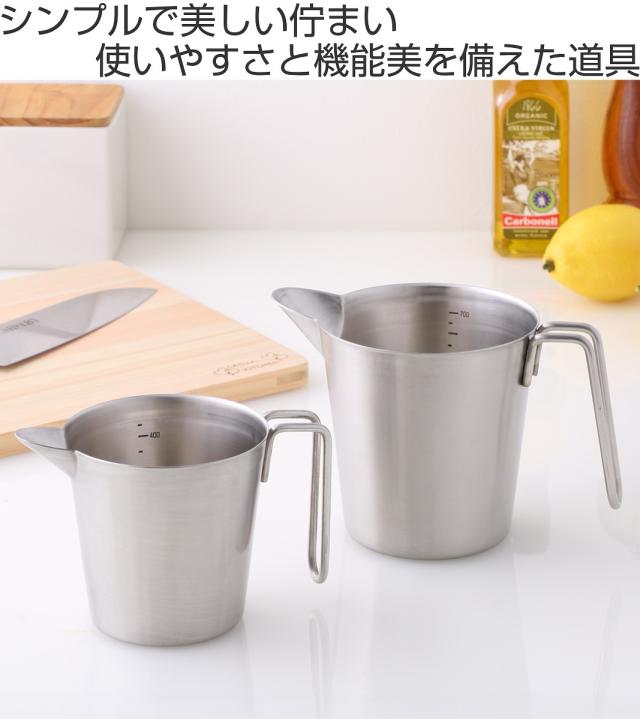 工房アイザワ ピッチャー テーブルピッチャー 大 （ 水差し ポット ジャグ キッチン 目盛り付き 日本製 料理 調理 卓上 ステンレス カップ 持ち手付き 取っ手 注ぎ口 液体 ドレッシング ソース メモリ 丈夫 アイザワ 700ml ）_1