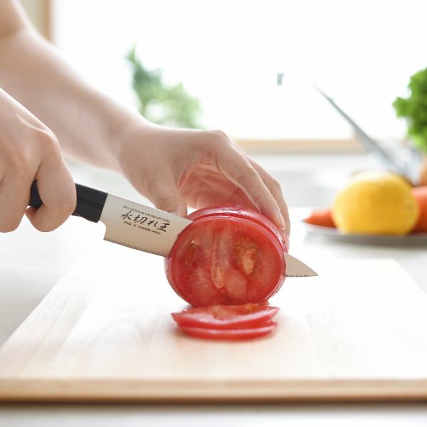 ペティナイフ 永切れ王 刃渡り13cm ギザ刃 ノコ刃 包丁 果物ナイフ 小型包丁 13 センチ 小型ナイフ 軽量 ファインソー加工 フルーツナの通販はau Pay マーケット インテリアパレット