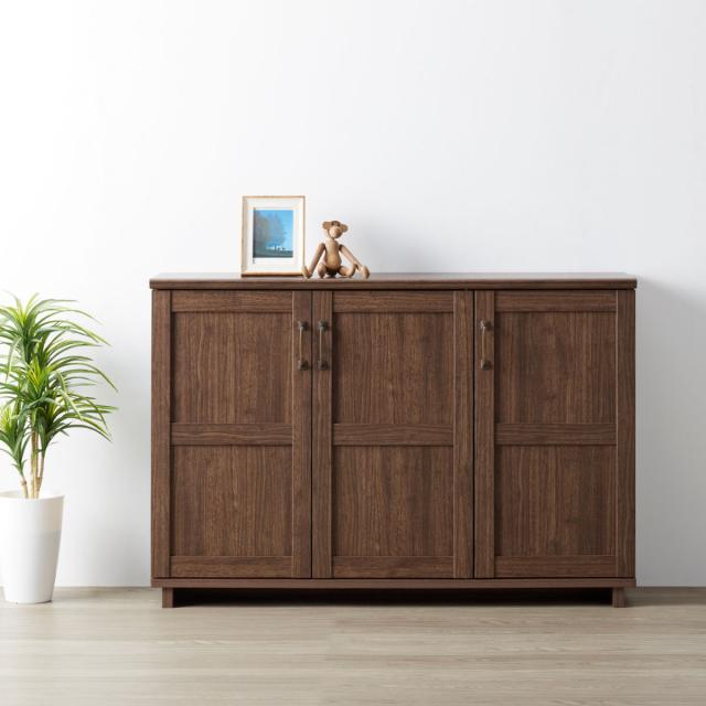 ワイドキャビネット 3枚扉 シンプルモダン Cosalo 幅115cm （ 収納棚 棚 ラック リビングチェスト たんす リビング収納 収納 リビングボード キッチン収納 食器棚 ウォールナット風 おしゃれ ）の通販は