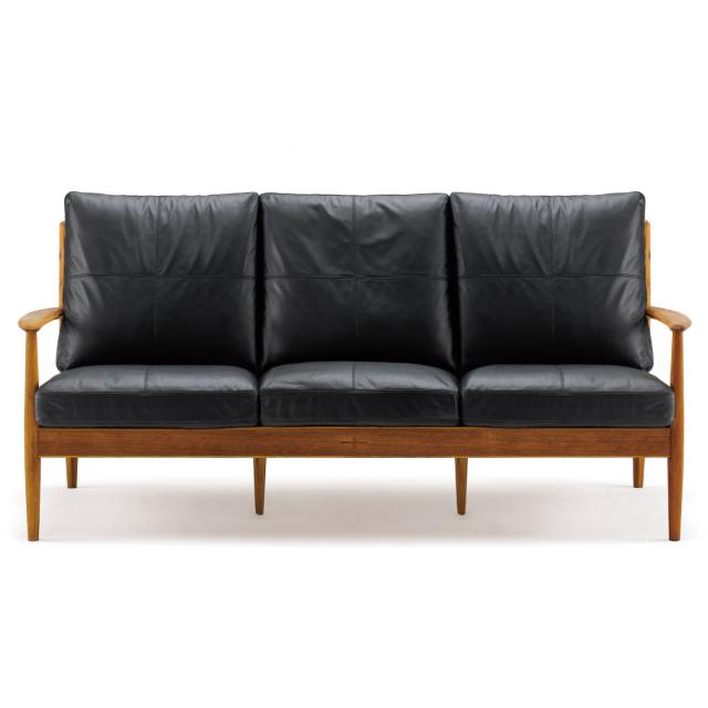 ソファ 3人掛け 幅183cm 本牛革ブラック EDDA （ 開梱設置 エッダ 革 本革 レザー 天然木 アカシア 無垢材 北欧 リビング ブラック 黒 肘付き 肘掛 モダン シンプル 木製フレーム 完成品 ）の通販は