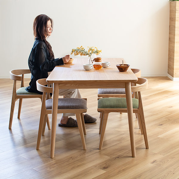 ダイニングテーブル 幅150cm 木製 天然木 引き出し ナチュラル ダイニング テーブル 机 （ 食卓テーブル 四人掛け 食卓 4人掛け 木製テーブル 食卓机 長方形 アッシュ 引出し 収納 おしゃれ 北欧 幅 150 ハの字 斜め脚 ）の通販は