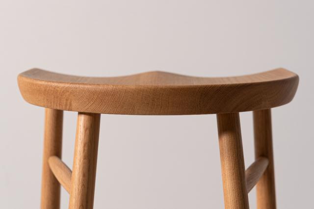 form ハイスツール 座面高69.5cm 木製 ドルティ （ 天然木 オーク カウンターチェア ハイチェア キッチンチェア バーチェア 完成品 1人掛け チェア チェアー イス 椅子 いす 腰掛け キッチン 背もたれなし 座面 カーブ リビング ）_12