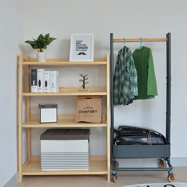 【カリモク】キッズ　木製ハンガーラック　キャスター付　ランドセルラック Amazon.co.jp: ランドセルラック 2人用 キャスター付き