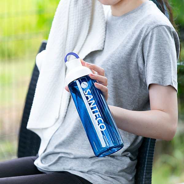 現金特価 トライタン ウォーターボトル 650ml 水筒 ボトル SNS話題 飲み時間 目盛り はあちゅう