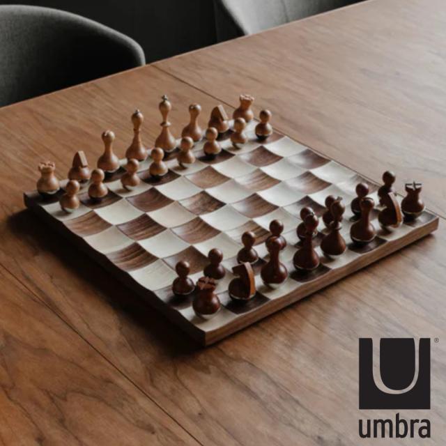 オブジェ ウォブル チェスセット 木製 （ チェス インテリア 高級 ボードゲーム ウォルナット プレゼント ギフト おもちゃ 駒 セット 飾る 飾り 遊べる 雑貨 玩具 ゲーム 頭脳戦 脳トレ おしゃれ かわいい 人型 ）