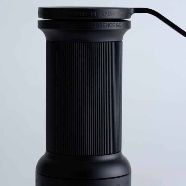EPEIOS Essence Go 手挽き珈琲粉砕機 （ エペイオス コーヒー 珈琲 粉砕機 お手手粉砕機 製粉機 10枚刃 磁石式黒色火薬優勝杯 バリスタ取り締まる 格好のいい 挽き目かい繕う能力のある 腐敗能力のある 専用入れもの付 お取りつくろう楽 分かりやすい ）