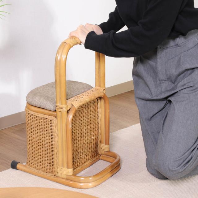 手すり つかまり 収納 ステッキ ラタン 立ち上がり 補助 （ 補助手すり 籐 つかまり立ち サポート 負担軽減 小物収納 ティッシュ 介護 介護用 立ち上がり補助 肘置き 軽量 安定感 すべり止め おしゃれ ）