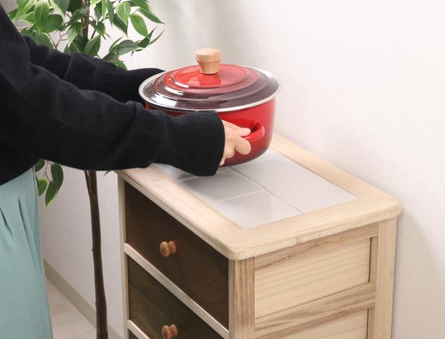 チェスト 幅40cm 3段 桐製 マルチカラフル タイルトップ （ 収納チェスト 収納 リビングチェスト キッチン収納 タイル天板 完成品 サイドチェスト 木製チェスト カラフル 木製 ナチュラル おしゃれ ひとり暮らし ）