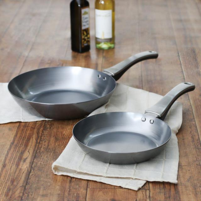 鉄フライパン 2点セット 20cm 26cm IH対応 「F.」 藤田金属×近畿大学 日本製 （ ガス火対応 鉄製フライパン セット 炒め鍋 フライパン 20センチ 26センチ 鉄のフライパン 鉄製 金属ヘラOK いため鍋 浅型フライパン 調理器具 ）の通販は 5,500円