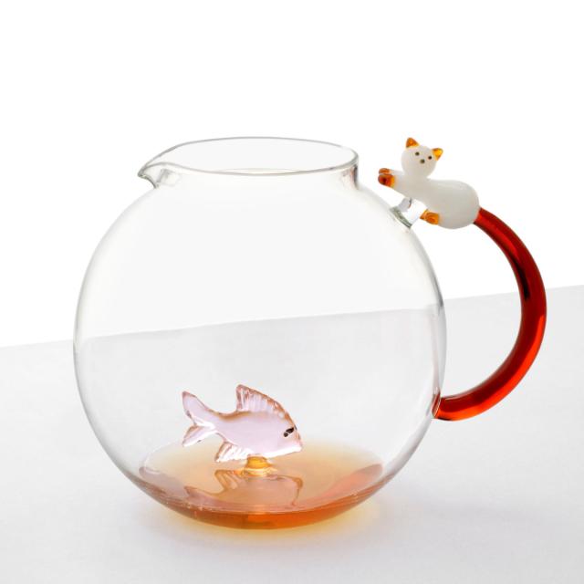 ピッチャー イッケンドルフミラノ Tabby cat ジャグ 2.4L ピンクフィッシュ ＆ ホワイトキャット with アンバーテール （ 食洗機対応 ichendorf ガラス 食器 ポット 水差し ハンドメイド おしゃれ ガラス細工 ）