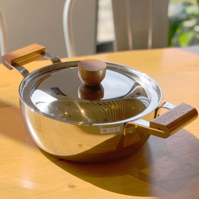 両手鍋 16cm BENRI鍋 ステンレス製 日本製 （ 燕三条 IH対応 ガス火対応 オール熱源対応 なべ お鍋 両手なべ 蓋付き 16センチ ふた付き 目盛り付き 調理器具 キッチン用品 おしゃれ ）の通販は