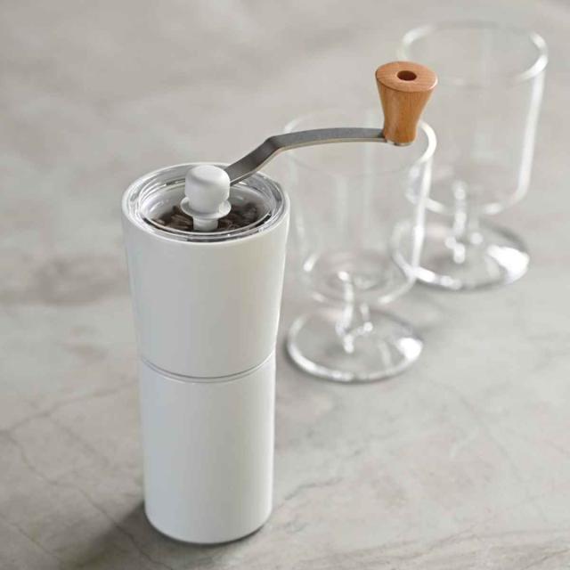 コーヒーミル Ceramic Coffee Grinder セラミック （ HARIO ハリオ ミル コーヒーミル手動 手挽きコーヒーミル ハンドコーヒーミル 有田焼 コーヒー 珈琲 ドリップ 手挽き セラミック刃 シンプル 白 ホワイト おしゃれ ）の通販は 5,878円