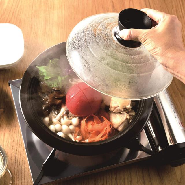 ハリオ フタがガラスの土鍋 8号 ガス火専用 ガラス蓋付き 電子レンジ対応 日本製 （ HARIO ガス火対応 電子レンジ可 オーブン可 萬古焼 ガラス蓋 3人用 4人用 直火土鍋 両手鍋 卓上鍋 季節鍋 ）の通販は 7,726円