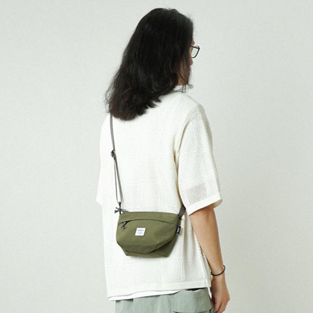 ショルダーバッグ hellolulu ルナ LUNA 1.4L （ ハロルル ボディバッグ バッグ ミニショルダー 鞄 サコッシュ 斜め掛け ポシェット マチあり ポーチ 撥水加工 フェス アウトドア ポケット キークリップ おしゃれ ）_10