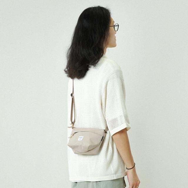 ショルダーバッグ hellolulu ルナ LUNA 1.4L （ ハロルル ボディバッグ バッグ ミニショルダー 鞄 サコッシュ 斜め掛け ポシェット マチあり ポーチ 撥水加工 フェス アウトドア ポケット キークリップ おしゃれ ）_14