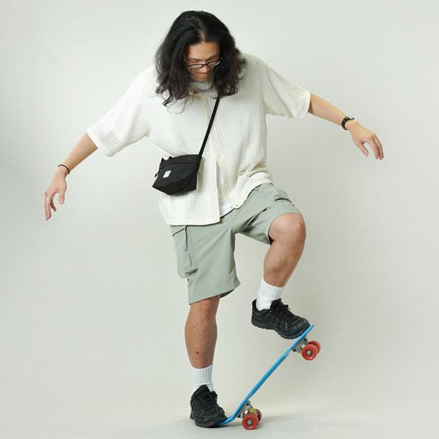 ショルダーバッグ hellolulu ルナ LUNA 1.4L （ ハロルル ボディバッグ バッグ ミニショルダー 鞄 サコッシュ 斜め掛け ポシェット マチあり ポーチ 撥水加工 フェス アウトドア ポケット キークリップ おしゃれ ）_9