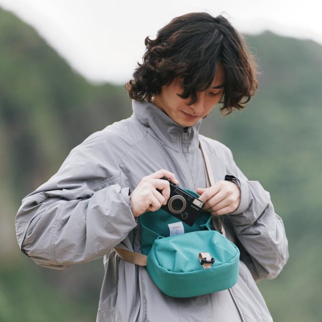 カメラバッグ hellolulu ベヌス Venus （ ハロルル ショルダー デジカメ カメラケース ショルダーバッグ 軽い 撥水加工 はっ水 バックル開閉式 コンデジ クッション仕様 ポケット付き カメラ小物 アクセサリー類 おしゃれ ）_5