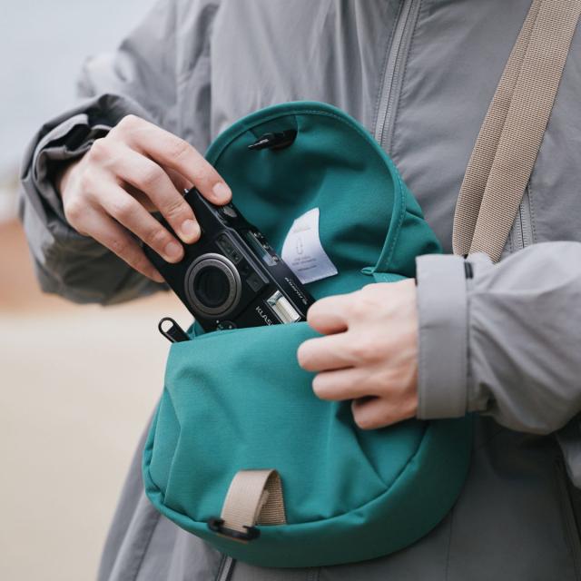 カメラバッグ hellolulu ベヌス Venus （ ハロルル ショルダー デジカメ カメラケース ショルダーバッグ 軽い 撥水加工 はっ水 バックル開閉式 コンデジ クッション仕様 ポケット付き カメラ小物 アクセサリー類 おしゃれ ）_7