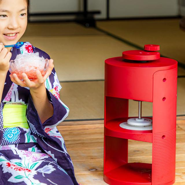 氷削機 手動式 かき氷機 家庭用 ブロック氷専用 専用氷カップ付 SWAN