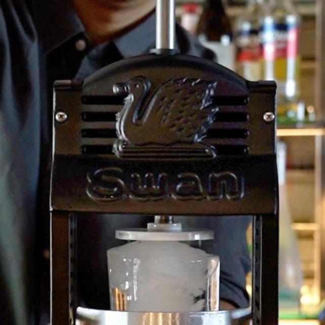 氷削機 かき氷機 BLACK SWAN W ブラックスワン バラ氷対応 業務用 スワン （ 法人限定 手動 ふわふわ かき氷メーカー 手動式かき氷機 レトロ 手回し式 お祭り 出店 イベント 本格的 モダン おしゃれ ）_5